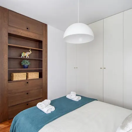 M&r Airport&business Marina Mokotow - 4 People - Parking - Fast Wifi - Netflix - Self Check-in - Terrace - Guarded Estate - Gramophone - 6 Min From Chopin Airport Appartement