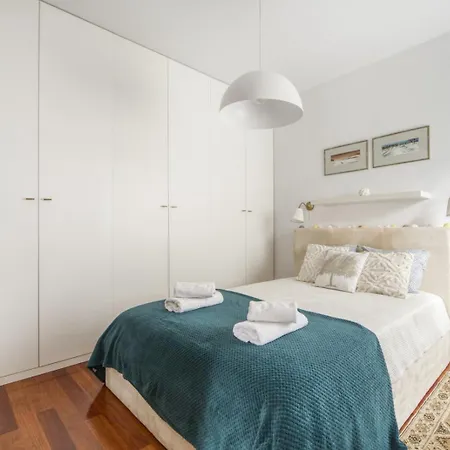 M&r Airport&business Marina Mokotow - 4 People - Parking - Fast Wifi - Netflix - Self Check-in - Terrace - Guarded Estate - Gramophone - 6 Min From Chopin Airport
