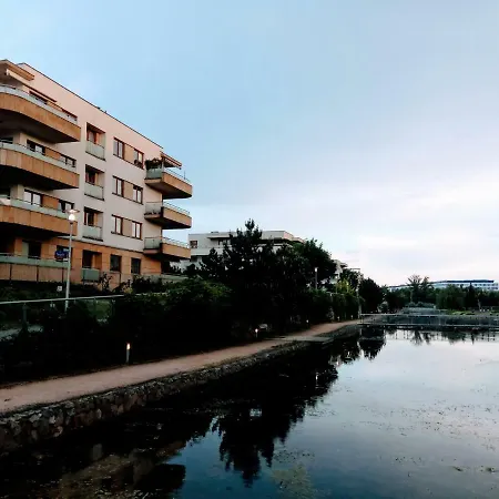 M&r Airport&business Marina Mokotow - 4 People - Parking - Fast Wifi - Netflix - Self Check-in - Terrace - Guarded Estate - Gramophone - 6 Min From Chopin Airport * Varsovie