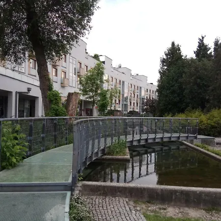 M&r Airport&business Marina Mokotow - 4 People - Parking - Fast Wifi - Netflix - Self Check-in - Terrace - Guarded Estate - Gramophone - 6 Min From Chopin Airport Appartement *