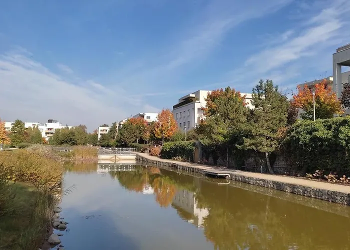 M&r Apartament: Airport-adjacent Business With Terrace *