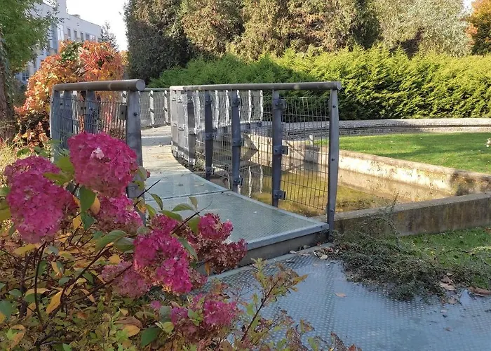 M&r Apartament: Airport-adjacent Business With Terrace *