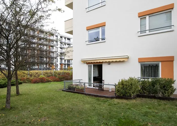 M&r Apartament: Airport-adjacent Business With Terrace *