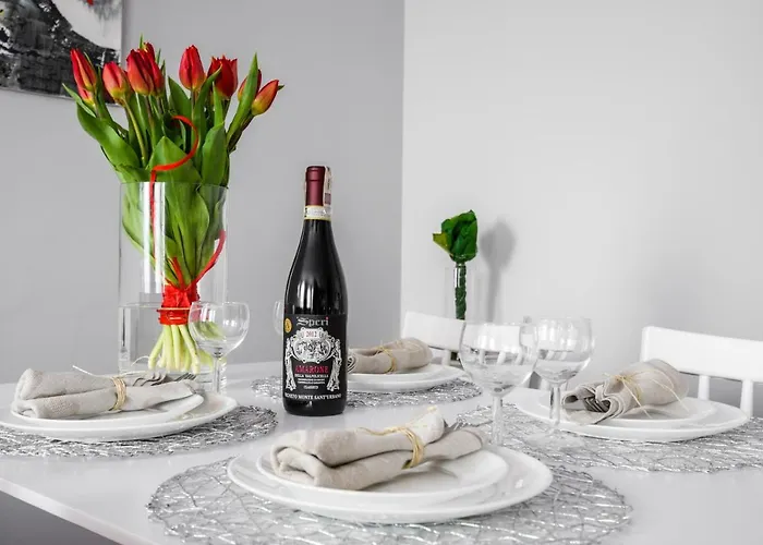 M&r Apartament: Airport-adjacent Business With Terrace Warsaw