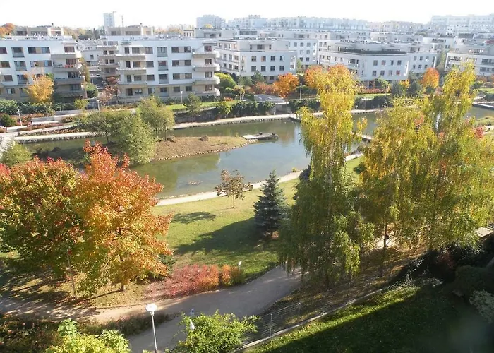 M&r Apartament: Airport-adjacent Business With Terrace Apartment Warsaw