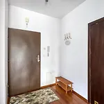 Apartamento M&r Airport&business Marina Mokotow - 4 People - Parking - Fast Wifi - Netflix - Self Check-in - Terrace - Guarded Estate - 6 Min From Chopin Airport *