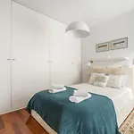 M&r Airport&business Marina Mokotow - 4 People - Parking - Fast Wifi - Netflix - Self Check-in - Terrace - Guarded Estate - 6 Min From Chopin Airport