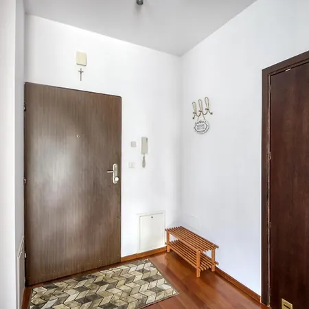 Apartman M&r Airport&business Marina Mokotow - 4 People - Parking - Fast Wifi - Netflix - Self Check-in - Terrace - Guarded Estate - 6 Min From Chopin Airport *