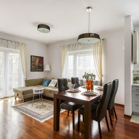Apartman M&r Airport&business Marina Mokotow - 4 People - Parking - Fast Wifi - Netflix - Self Check-in - Terrace - Guarded Estate - 6 Min From Chopin Airport Varsó