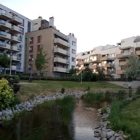 M&r Airport&business Marina Mokotow - 4 People - Parking - Fast Wifi - Netflix - Self Check-in - Terrace - Guarded Estate - 6 Min From Chopin Airport * Varsó