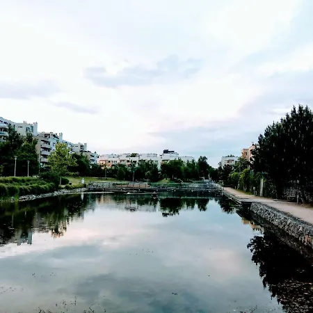 M&r Airport&business Marina Mokotow - 4 People - Parking - Fast Wifi - Netflix - Self Check-in - Terrace - Guarded Estate - 6 Min From Chopin Airport * Varsó